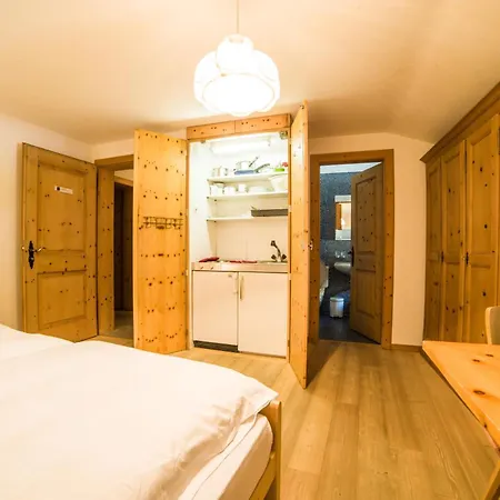 Chesa Michel Appartement Bever Kamer foto