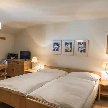 Chesa Michel Appartement Bever Kamer foto